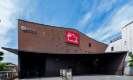 Suginami Ward Arts Center "Za-Koenji" is a "community square"